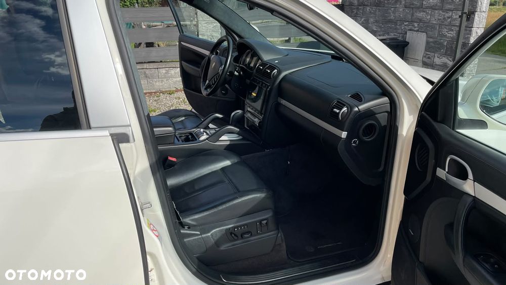Porsche Cayenne - 24