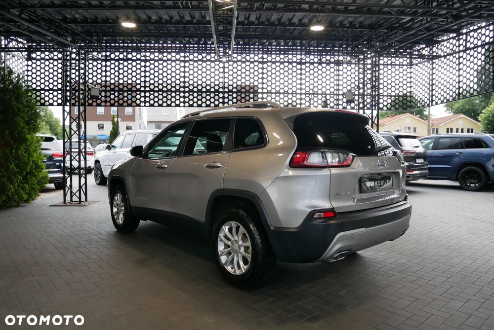 Jeep Cherokee - 4