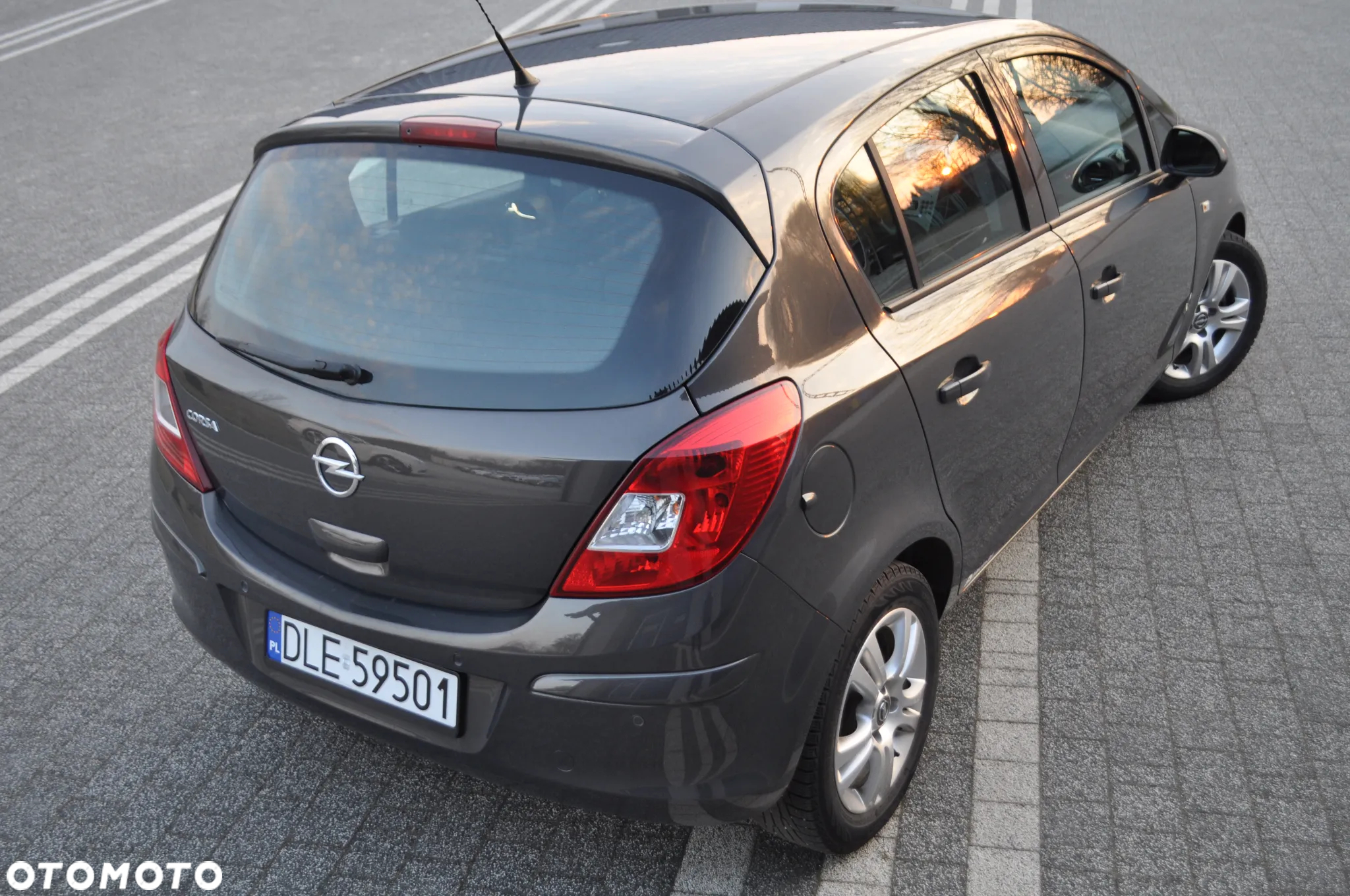 Opel Corsa 1.2 16V Edition / Active - 9