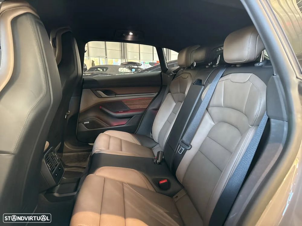 Porsche Taycan Cross Turismo 4S - 29