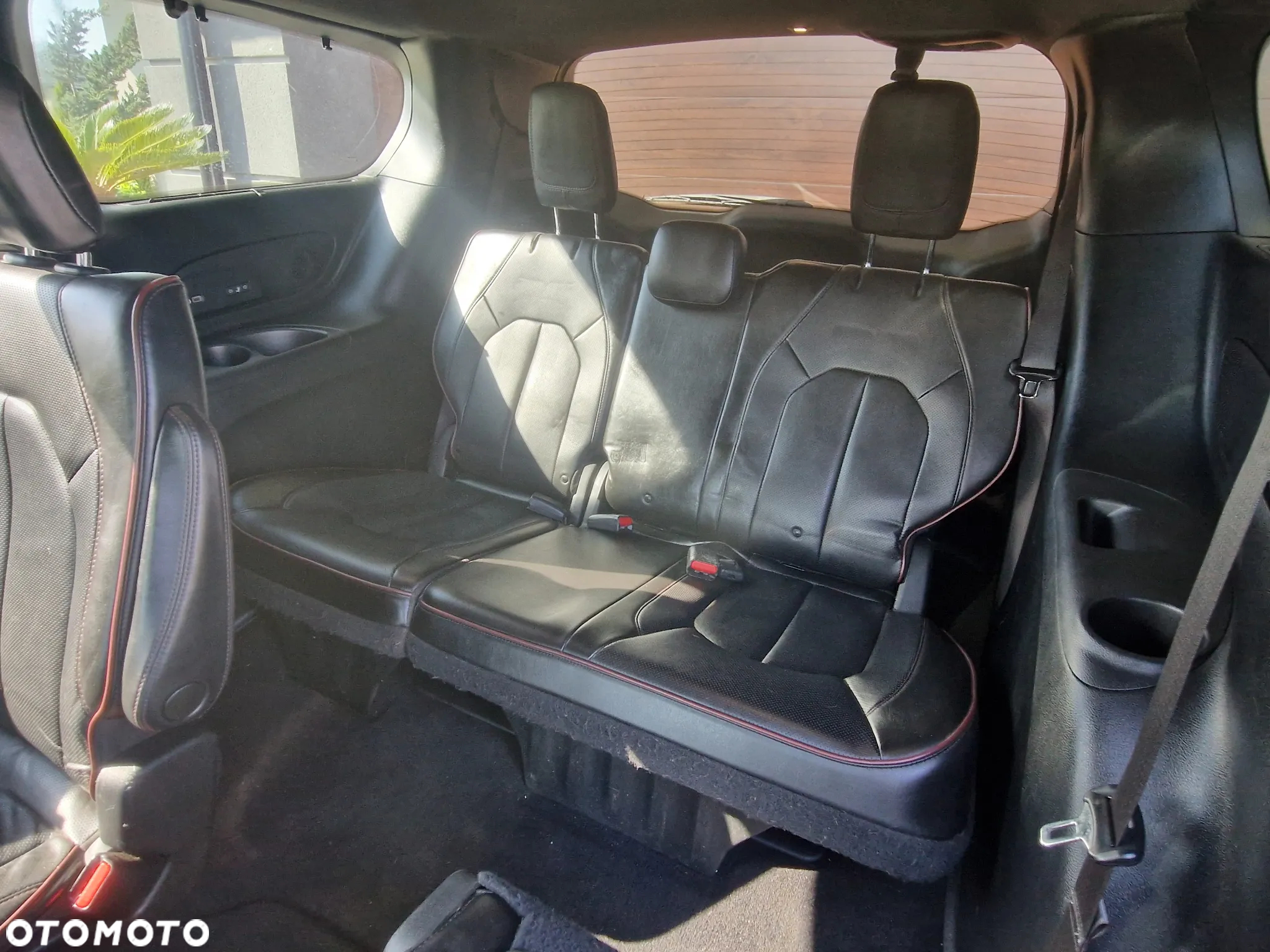 Chrysler Pacifica - 16