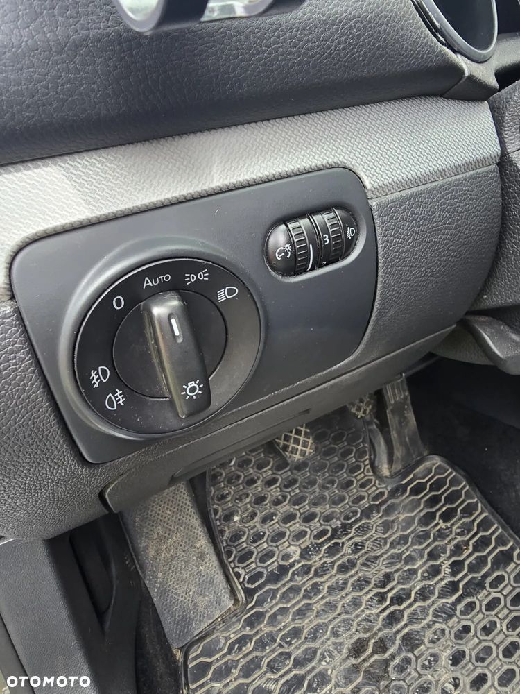 Volkswagen Golf 1.6 TDI DPF MATCH - 14