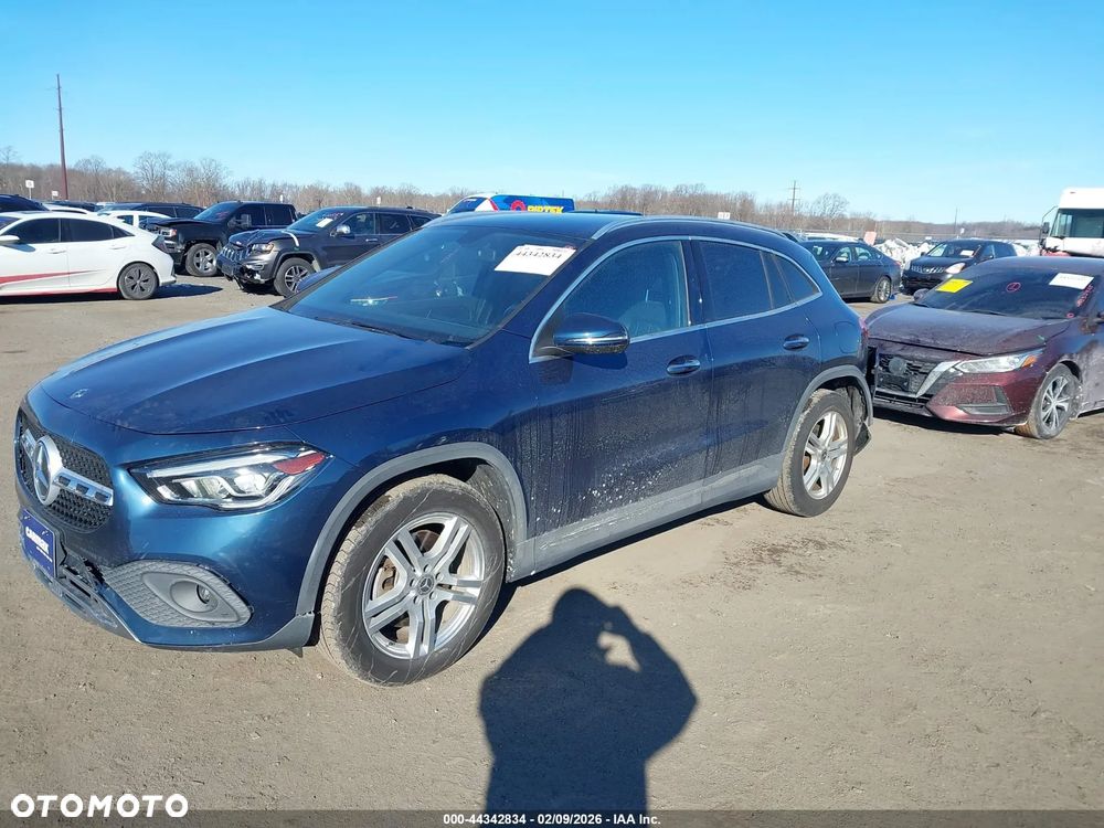Mercedes-Benz GLA - 3