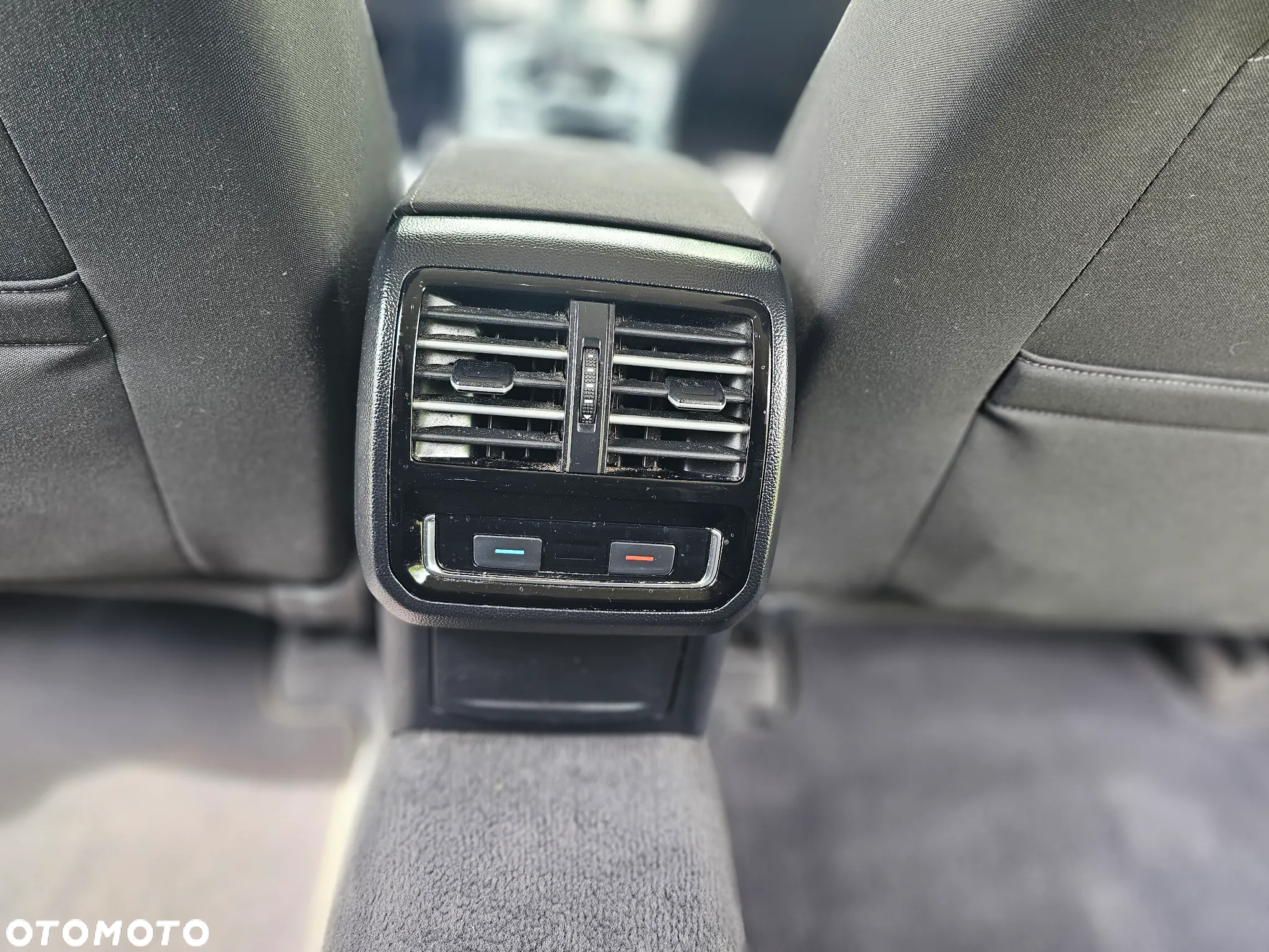 Volkswagen Passat 1.6 TDI BMT Comfortline - 12