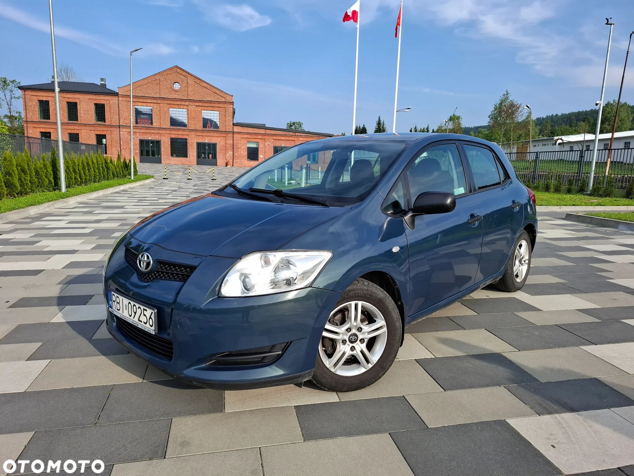 Toyota Auris 1.33 VVT-i Terra - 1