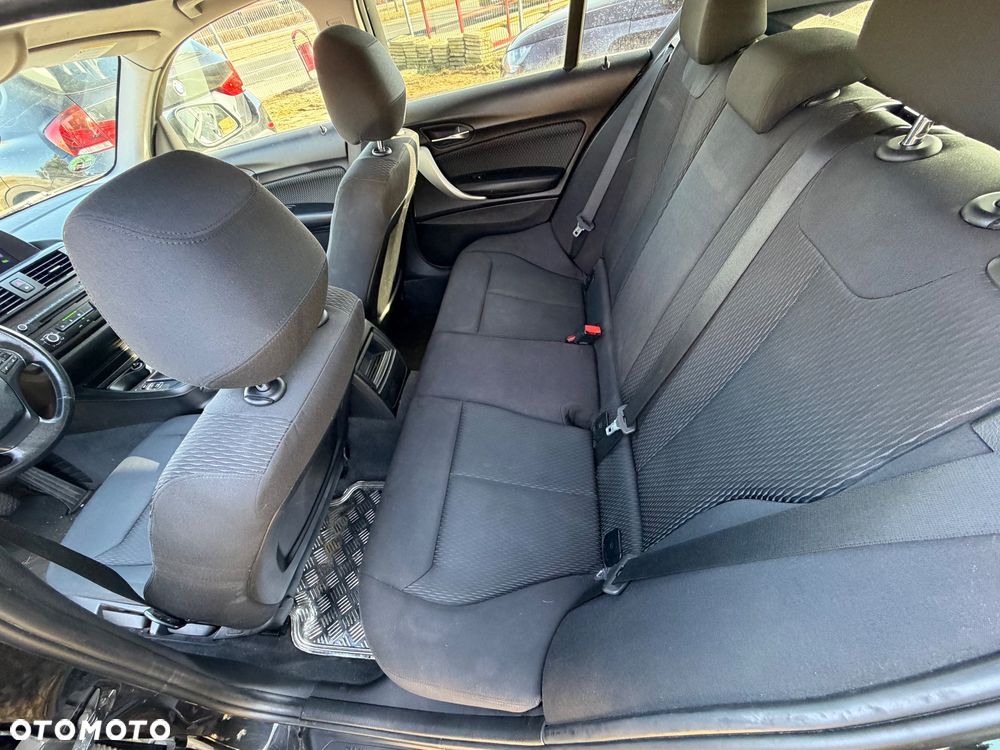 BMW Seria 1 120d - 8