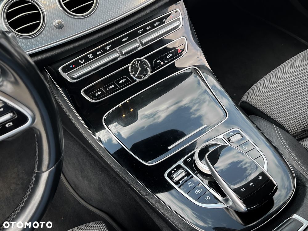 Mercedes-Benz Klasa E 200 d 9G-TRONIC - 30