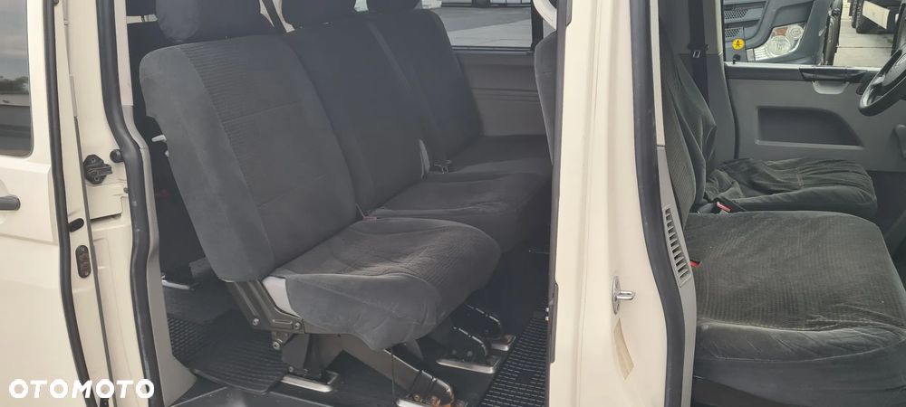 Volkswagen Caravelle - 13