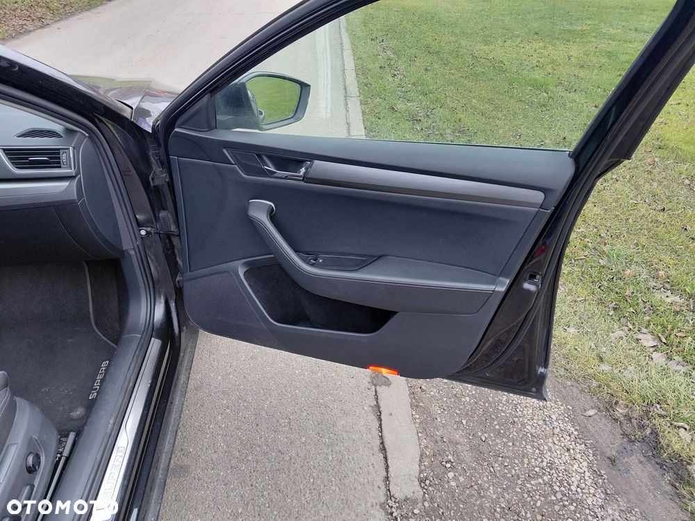 Skoda Superb 2.0 TDI Style DSG - 8