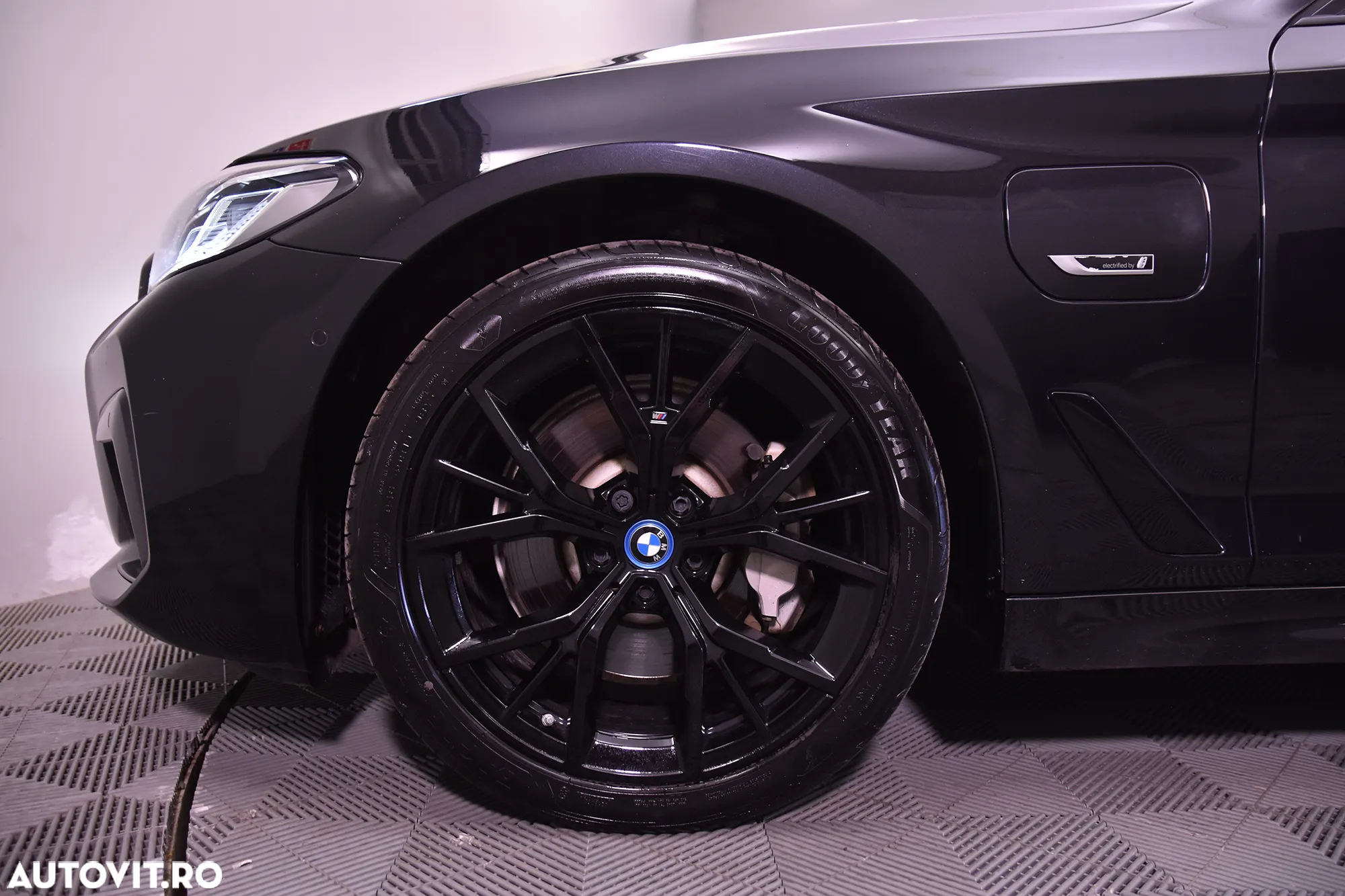 BMW Seria 5 530e xDrive Aut. - 13