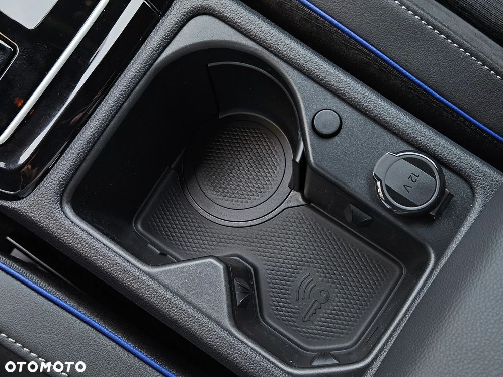 Volkswagen Golf 1.5 eTSI mHEV R-Line Plus DSG - 24