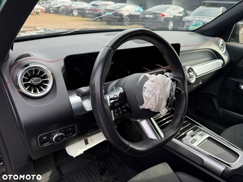 Mercedes-Benz EQB 300 4Matic AMG Line - 14