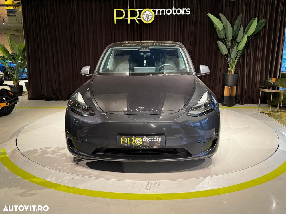 Tesla Model Y - 2