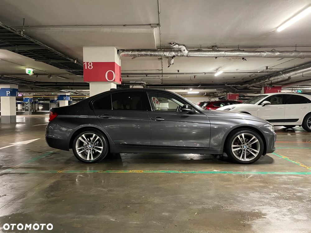 BMW Seria 3 320d Sport Line - 32