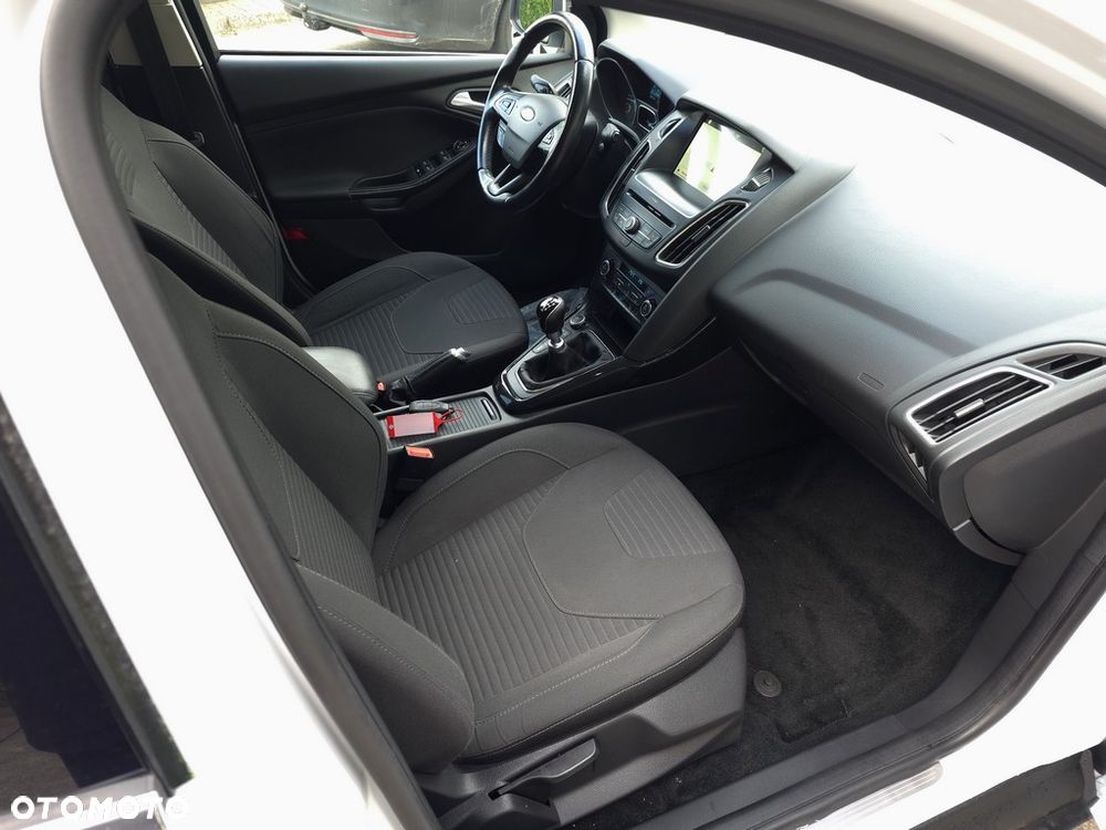 Ford Focus 2.0 TDCi Titanium ASS - 11