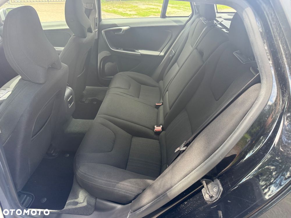 Volvo V60 D5 AWD Momentum - 5