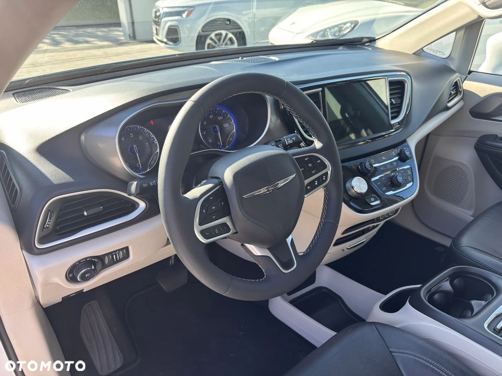 Chrysler Pacifica - 10