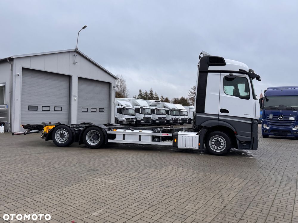 Mercedes-Benz Actros - 9