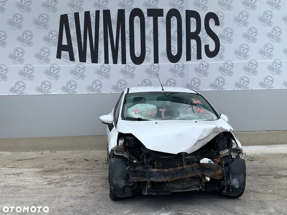 FORD FIESTA 2010 *SAMOCHÓD NA CZĘŚCI* 1496  MASKA, LAMPA, DRZWI, LUSTERKO, ZDERZAK, GRILL, BŁOTNIK, KLAPA, BELKA, DESKA, FOTELE, KANAPA, ĆWIARTKA KIEROWNICA, TARCZE, ZACISKI, ZAWIESZENIE, KOMPLETNY PRZÓD, KOMPLETNY TYŁ, LICZNIK, ZEGARY, PRAWE LEWE PRZÓD TYŁ - 2