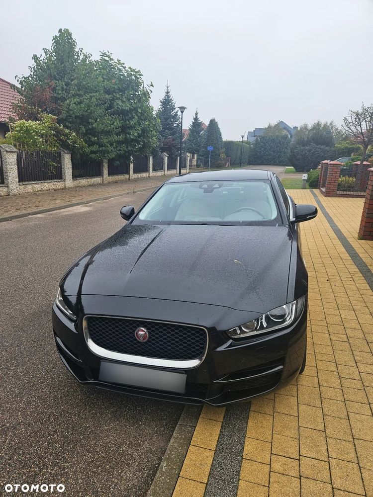 Jaguar XE - 1