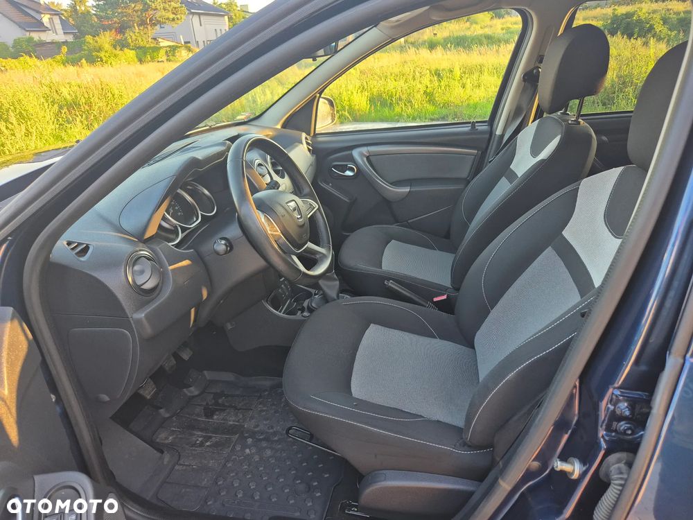 Dacia Duster 1.6 SCe Laureate S&S - 11