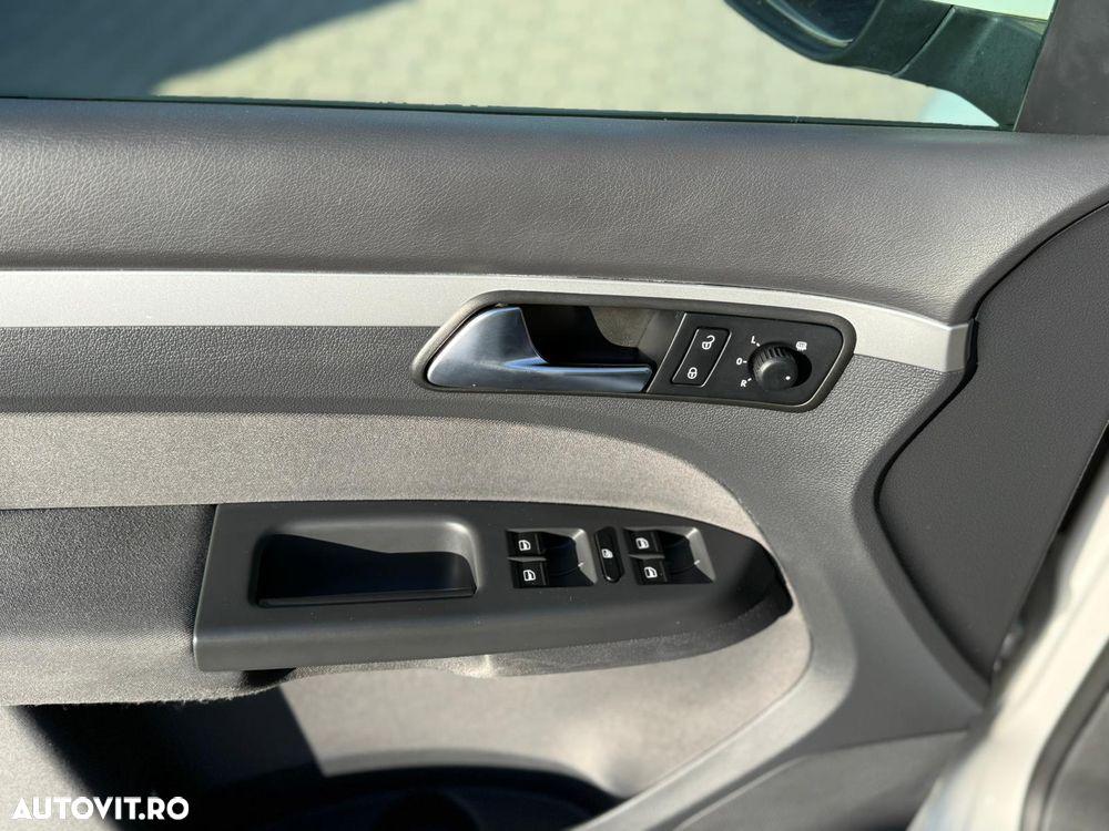 Volkswagen Touran 1.6 TDI DSG Comfortline - 9