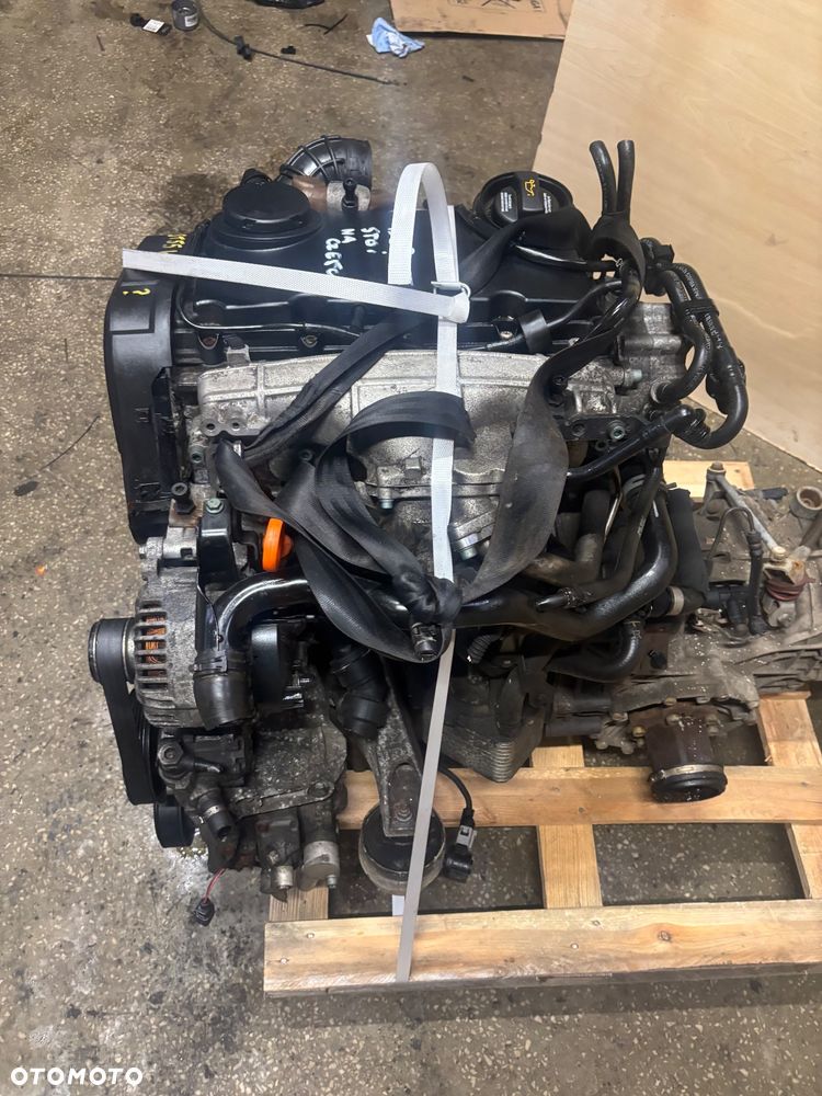 BLB kompletny NA CZESCi głowica  silnik Audi A4 / A6 2.0 TDI 140KM / 103kW Silnik Blb stoi na części głowica turbina wtrysk wtryski alternator kolektor pompa tłok miska - 5