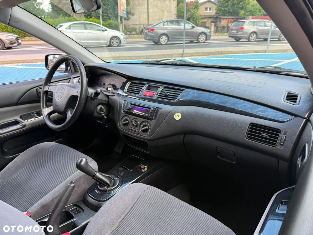 Mitsubishi Lancer 1.6 Intense - 13