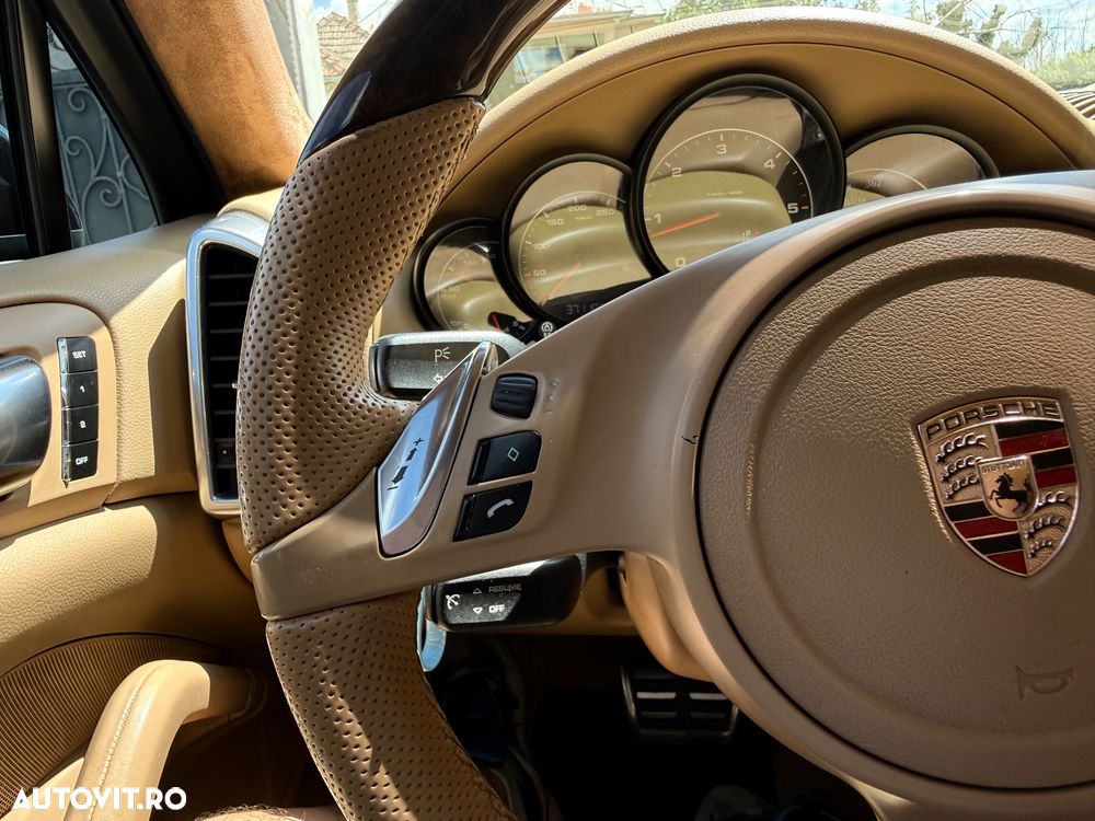 Porsche Cayenne - 23