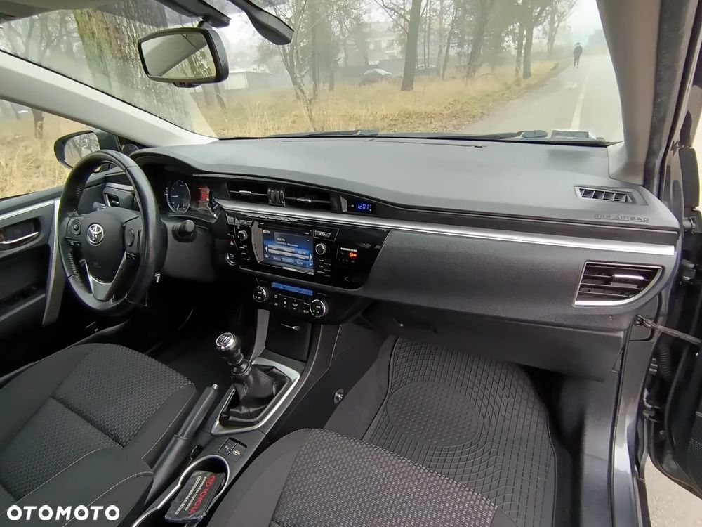 Toyota Corolla 1.6 Premium + - 17