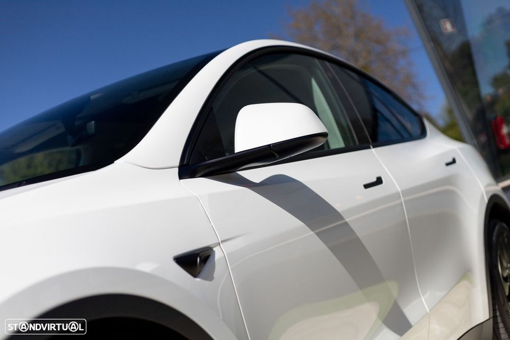 Tesla Model Y Standard RWD - 14