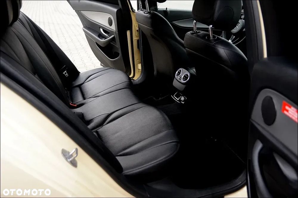 Mercedes-Benz Klasa E 200 d 9G-TRONIC - 24