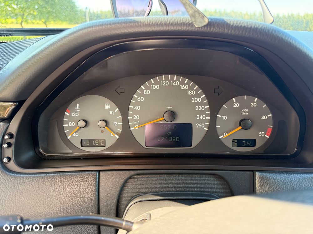 Mercedes-Benz Klasa E 320 T CDI Avantgarde - 8