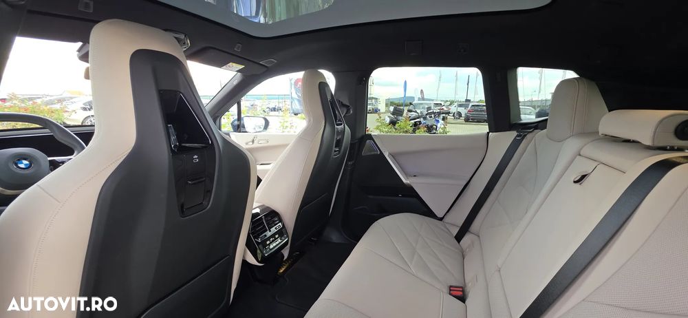 BMW iX xDrive60 - 8