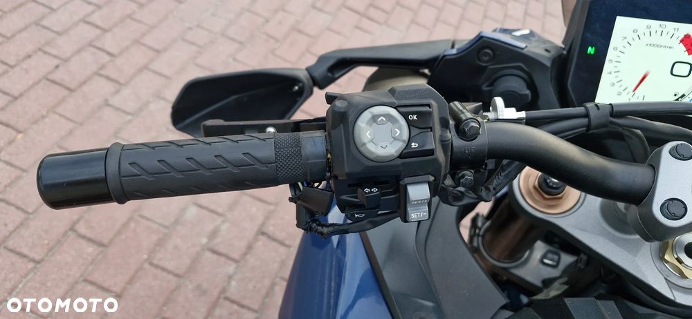 Suzuki GSX - 35