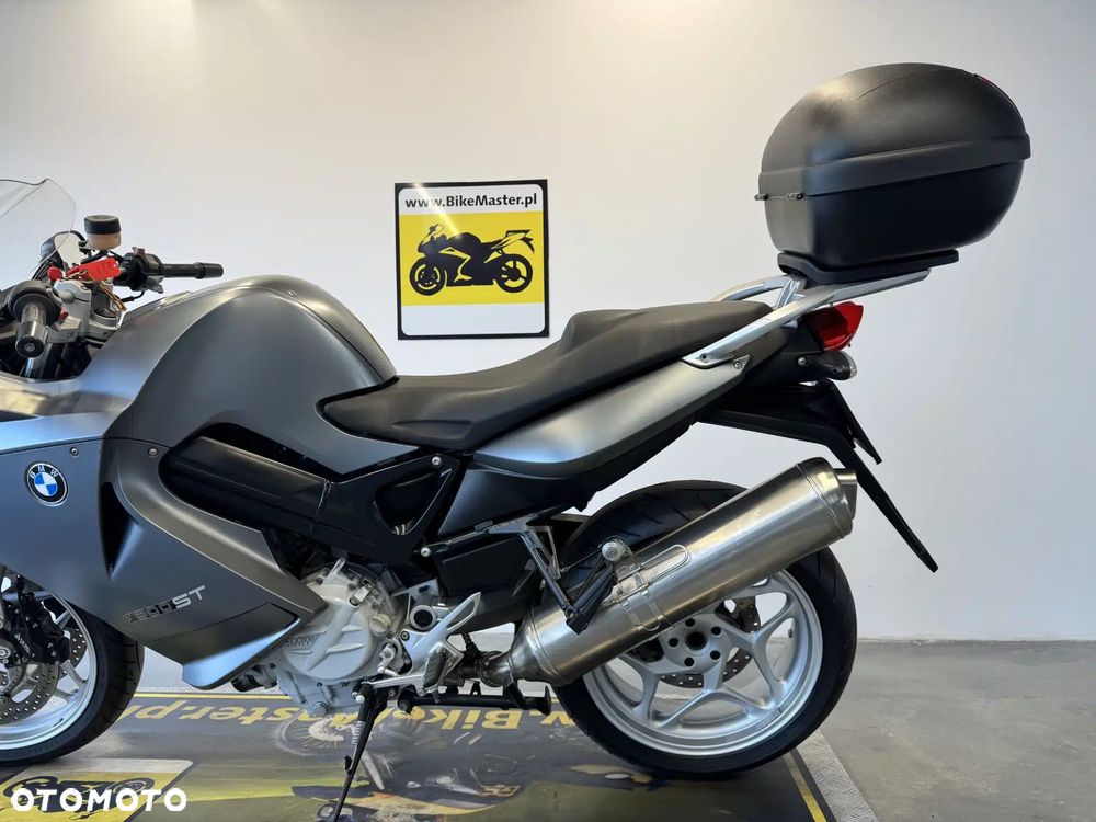 BMW F - 28