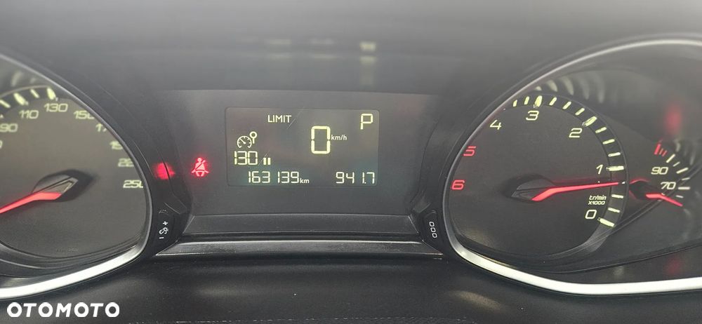 Peugeot 308 BlueHDi 130 EAT8 Allure - 17