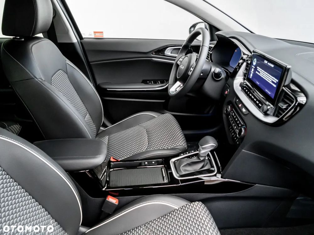 Kia XCeed 1.5 T-GDI Business Line DCT - 16