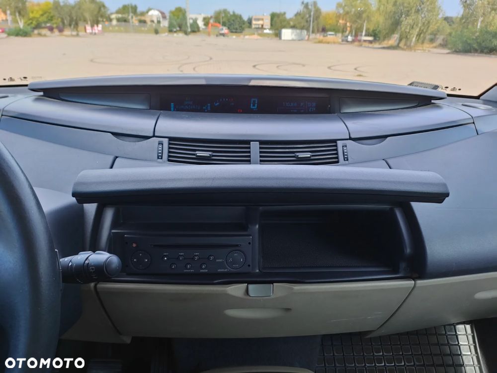 Renault Espace 1.9 dCi Expression - 8