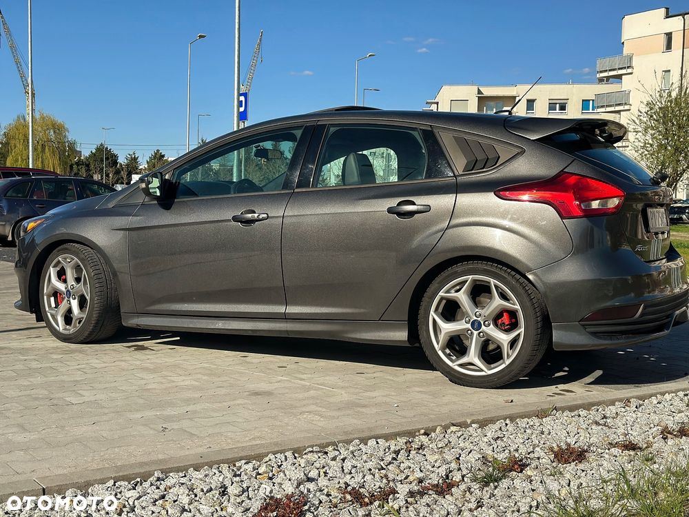 Ford Focus 2.0 EcoBoost ST mit Leder-Sport-Paket - 27