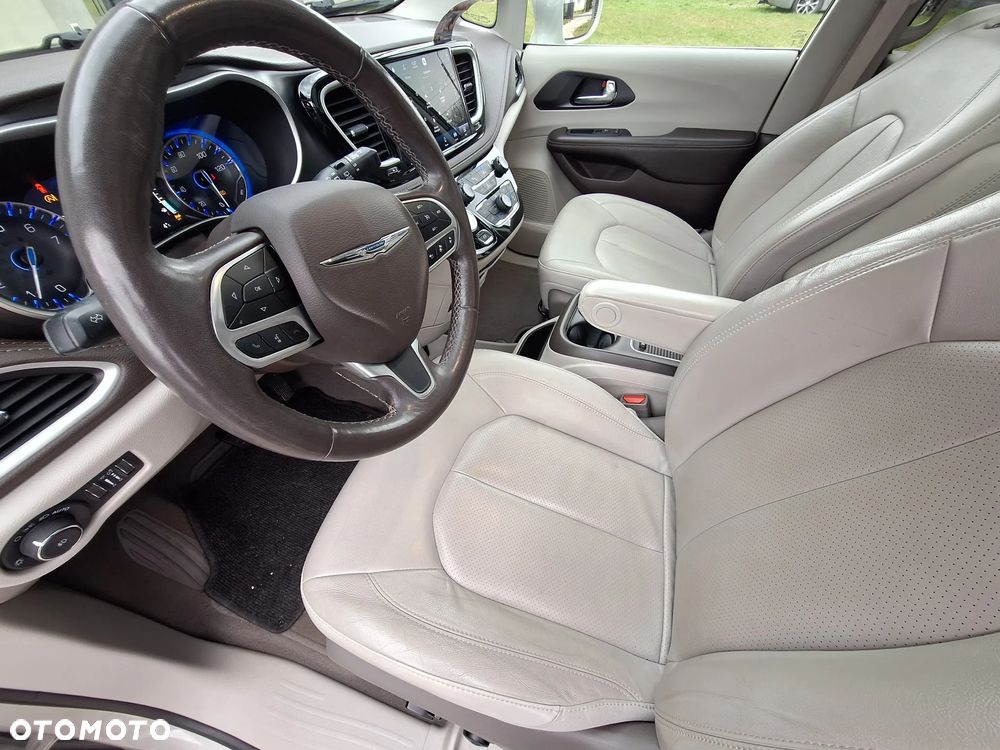 Chrysler Pacifica - 22