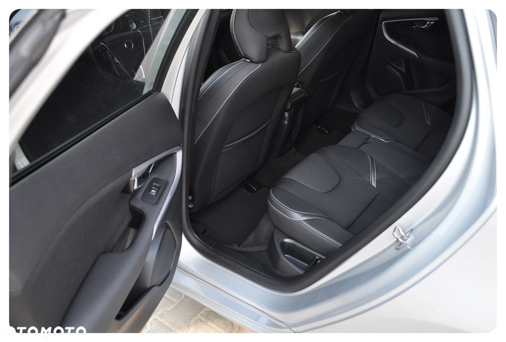 Volvo V40 T2 Drive-E Momentum - 25