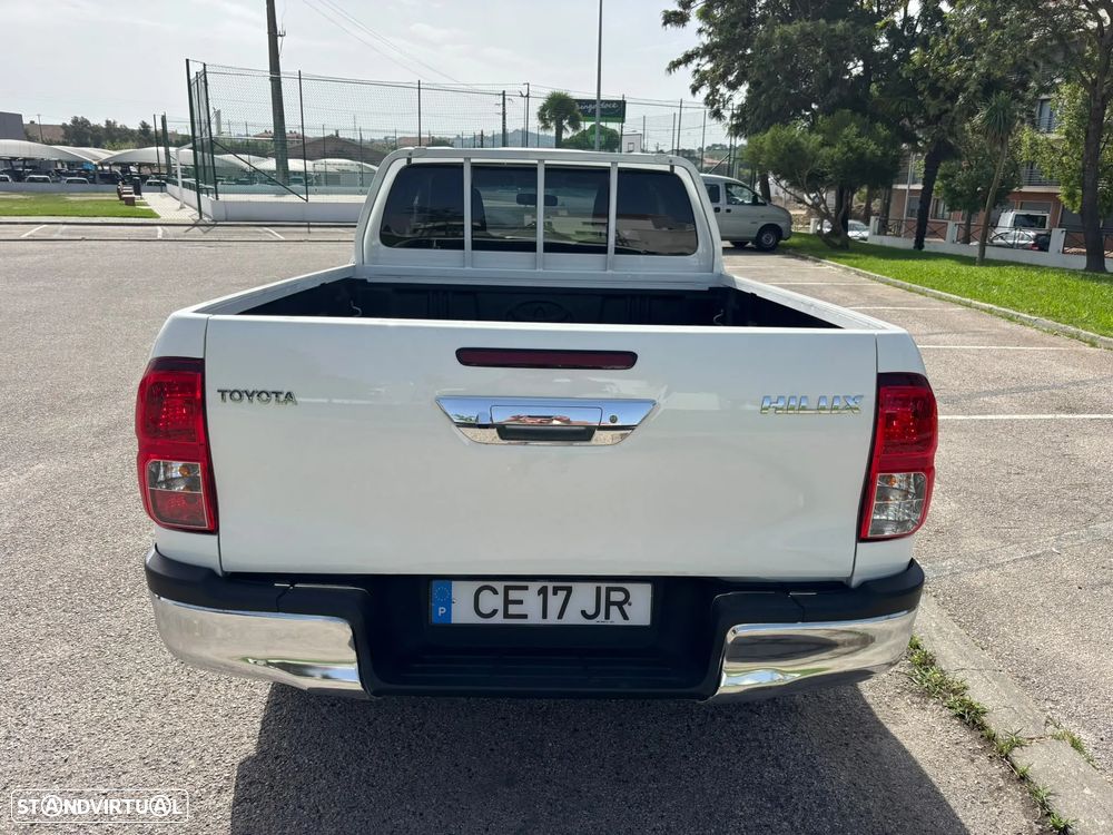 Toyota 2.4 D-4D 4WD 150cv - JLL - AC - CÂMERA - 4 LUGARES !!!! - 11