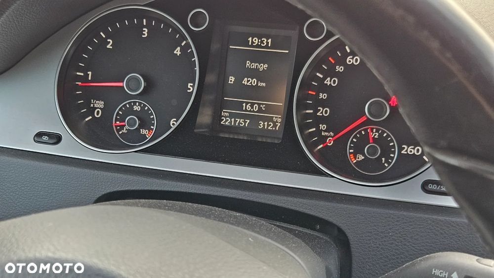 Volkswagen Passat 2.0 TDI Comfortline - 11
