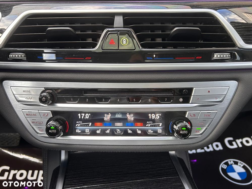 BMW Seria 7 750i xDrive sport - 33