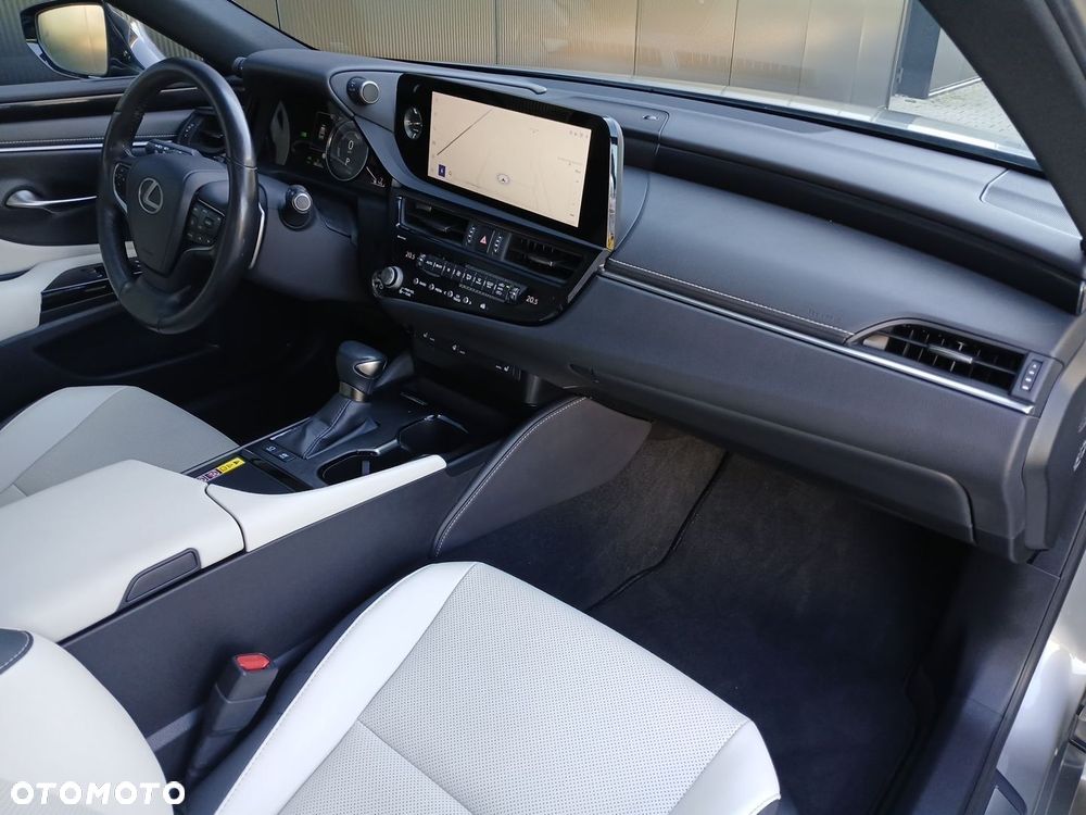 Lexus ES 300h Business Edition - 22