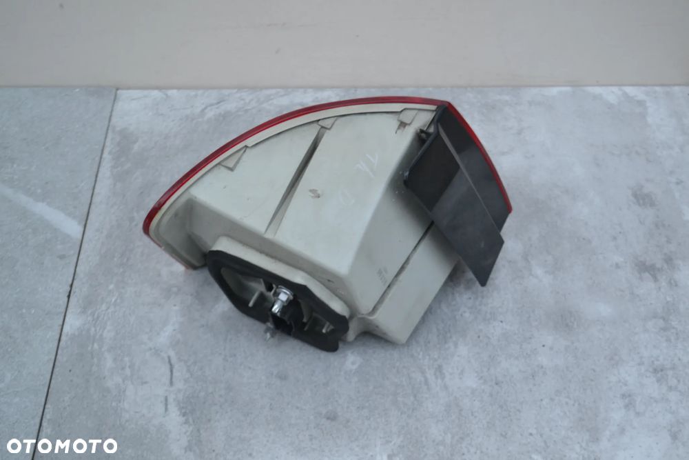 VW JETTA V LAMPA LED TYŁ TYLNA PRAWA W BŁOTNIK ORYGINAŁ EUROPA 1K5945096G - 2