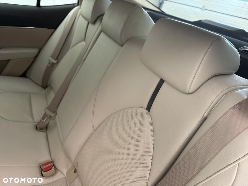 Toyota Camry 2.5 Hybrid Comfort CVT - 21