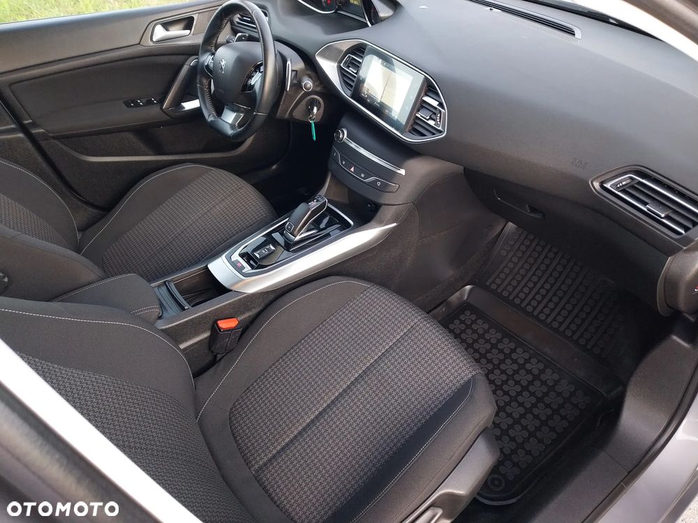 Peugeot 308 1.2 PureTech GPF Active Pack Business S&S EAT8 - 34