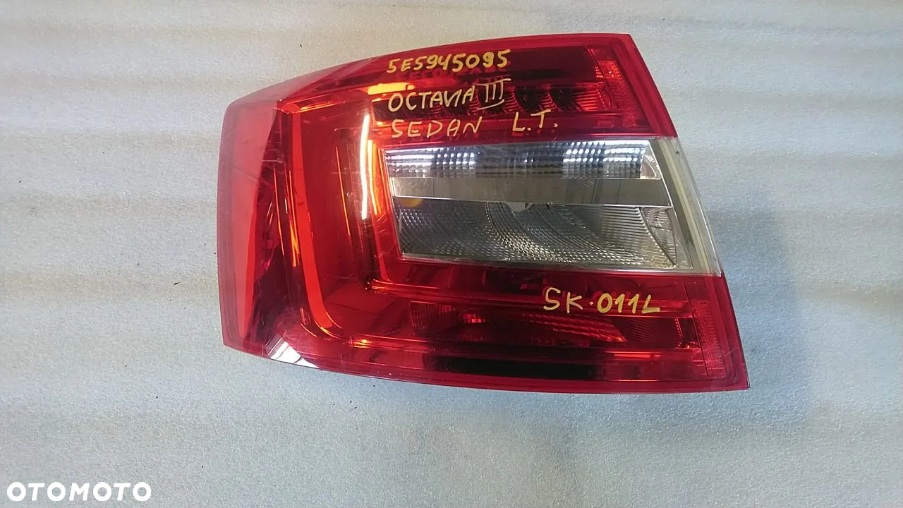 SKODA LAMPY LAMPA TYŁ TYLNE PRAWE LEWE - 9